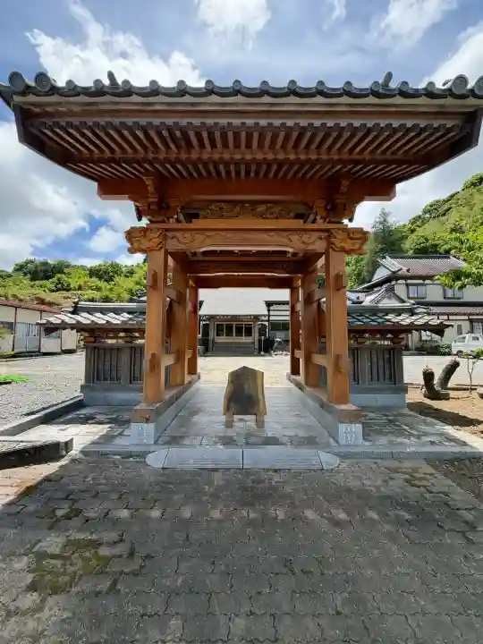 玉泉寺の{uncategorized: "未分類", other: "その他", undefined: "問題あり", building: "その他建物", grave: "お墓", sacred_gate: "鳥居", guardian: "狛犬", statue: "像", buddha: "仏像", history: "歴史", nature: "自然", garden: "庭園", animal: "動物", pagoda: "塔", temizu: "手水舎", mountain_gate: "山門・神門", sanctuary: "本殿・本堂", subordinate: "末社・摂社", art: "芸術", scenery: "景色", jizo: "地蔵", ema: "絵馬", goshuin: "御朱印", omikuji: "おみくじ", items: "授与品その他", amulet: "お守り", goshuincho: "御朱印帳", eats: "食事", festival: "お祭り", votive_dance: "神楽", shichigosan: "七五三参", wedding: "結婚式", experience: "体験その他", initially: "初詣", around: "周辺", anti_infection: "感染症対策"}