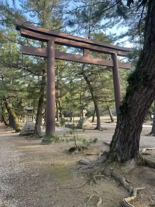 出雲大社の{uncategorized: "未分類", other: "その他", undefined: "問題あり", building: "その他建物", grave: "お墓", sacred_gate: "鳥居", guardian: "狛犬", statue: "像", buddha: "仏像", history: "歴史", nature: "自然", garden: "庭園", animal: "動物", pagoda: "塔", temizu: "手水舎", mountain_gate: "山門・神門", sanctuary: "本殿・本堂", subordinate: "末社・摂社", art: "芸術", scenery: "景色", jizo: "地蔵", ema: "絵馬", goshuin: "御朱印", omikuji: "おみくじ", items: "授与品その他", amulet: "お守り", goshuincho: "御朱印帳", eats: "食事", festival: "お祭り", votive_dance: "神楽", shichigosan: "七五三参", wedding: "結婚式", experience: "体験その他", initially: "初詣", around: "周辺", anti_infection: "感染症対策"}