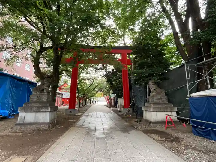 花園神社の鳥居