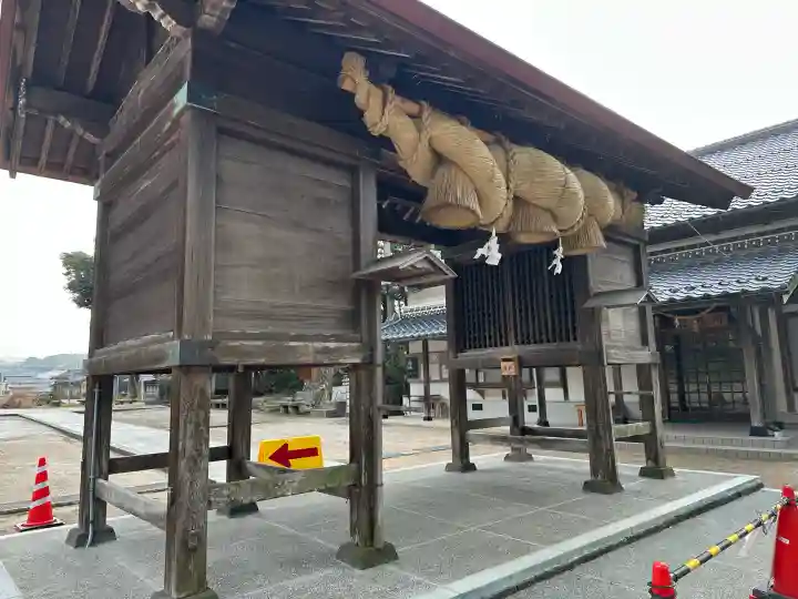 揖夜神社の{uncategorized: "未分類", other: "その他", undefined: "問題あり", building: "その他建物", grave: "お墓", sacred_gate: "鳥居", guardian: "狛犬", statue: "像", buddha: "仏像", history: "歴史", nature: "自然", garden: "庭園", animal: "動物", pagoda: "塔", temizu: "手水舎", mountain_gate: "山門・神門", sanctuary: "本殿・本堂", subordinate: "末社・摂社", art: "芸術", scenery: "景色", jizo: "地蔵", ema: "絵馬", goshuin: "御朱印", omikuji: "おみくじ", items: "授与品その他", amulet: "お守り", goshuincho: "御朱印帳", eats: "食事", festival: "お祭り", votive_dance: "神楽", shichigosan: "七五三参", wedding: "結婚式", experience: "体験その他", initially: "初詣", around: "周辺", anti_infection: "感染症対策"}