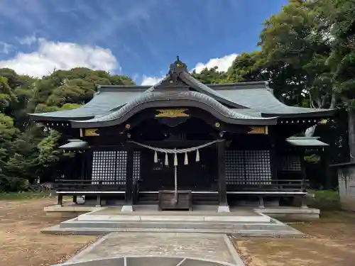 三社神社の{uncategorized: "未分類", other: "その他", undefined: "問題あり", building: "その他建物", grave: "お墓", sacred_gate: "鳥居", guardian: "狛犬", statue: "像", buddha: "仏像", history: "歴史", nature: "自然", garden: "庭園", animal: "動物", pagoda: "塔", temizu: "手水舎", mountain_gate: "山門・神門", sanctuary: "本殿・本堂", subordinate: "末社・摂社", art: "芸術", scenery: "景色", jizo: "地蔵", ema: "絵馬", goshuin: "御朱印", omikuji: "おみくじ", items: "授与品その他", amulet: "お守り", goshuincho: "御朱印帳", eats: "食事", festival: "お祭り", votive_dance: "神楽", shichigosan: "七五三参", wedding: "結婚式", experience: "体験その他", initially: "初詣", around: "周辺", anti_infection: "感染症対策"}