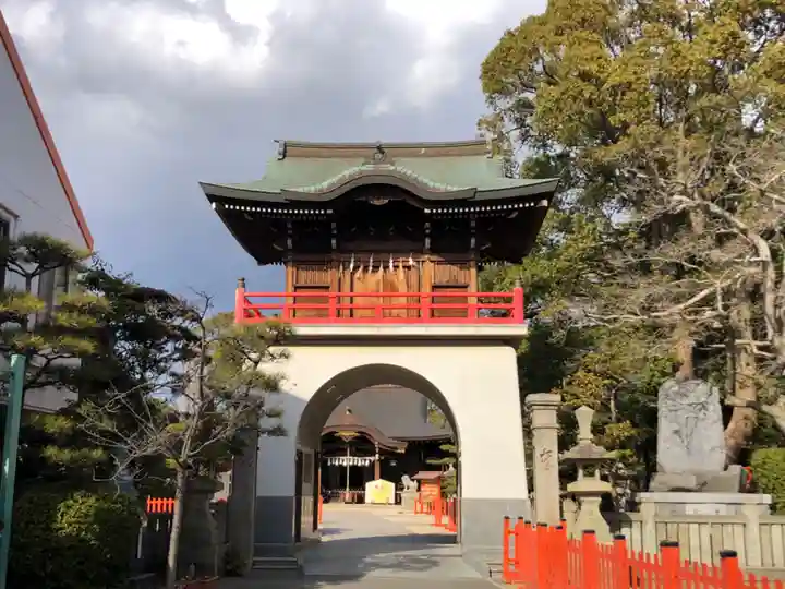 荒井神社の山門・神門