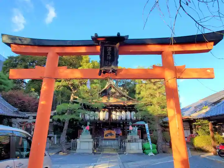 満足稲荷神社の鳥居