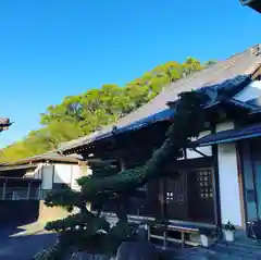 信行寺の本殿