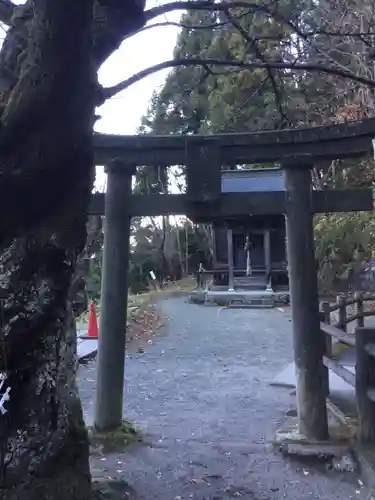 戸ノ口堰水神社の鳥居