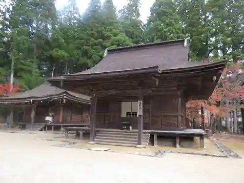 壇上伽藍の本殿・本堂