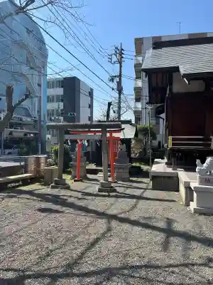 高山稲荷神社の{uncategorized: "未分類", other: "その他", undefined: "問題あり", building: "その他建物", grave: "お墓", sacred_gate: "鳥居", guardian: "狛犬", statue: "像", buddha: "仏像", history: "歴史", nature: "自然", garden: "庭園", animal: "動物", pagoda: "塔", temizu: "手水舎", mountain_gate: "山門・神門", sanctuary: "本殿・本堂", subordinate: "末社・摂社", art: "芸術", scenery: "景色", jizo: "地蔵", ema: "絵馬", goshuin: "御朱印", omikuji: "おみくじ", items: "授与品その他", amulet: "お守り", goshuincho: "御朱印帳", eats: "食事", festival: "お祭り", votive_dance: "神楽", shichigosan: "七五三参", wedding: "結婚式", experience: "体験その他", initially: "初詣", around: "周辺", anti_infection: "感染症対策"}