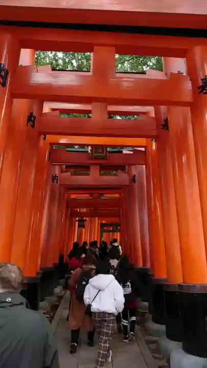 伏見稲荷大社の{uncategorized: "未分類", other: "その他", undefined: "問題あり", building: "その他建物", grave: "お墓", sacred_gate: "鳥居", guardian: "狛犬", statue: "像", buddha: "仏像", history: "歴史", nature: "自然", garden: "庭園", animal: "動物", pagoda: "塔", temizu: "手水舎", mountain_gate: "山門・神門", sanctuary: "本殿・本堂", subordinate: "末社・摂社", art: "芸術", scenery: "景色", jizo: "地蔵", ema: "絵馬", goshuin: "御朱印", omikuji: "おみくじ", items: "授与品その他", amulet: "お守り", goshuincho: "御朱印帳", eats: "食事", festival: "お祭り", votive_dance: "神楽", shichigosan: "七五三参", wedding: "結婚式", experience: "体験その他", initially: "初詣", around: "周辺", anti_infection: "感染症対策"}