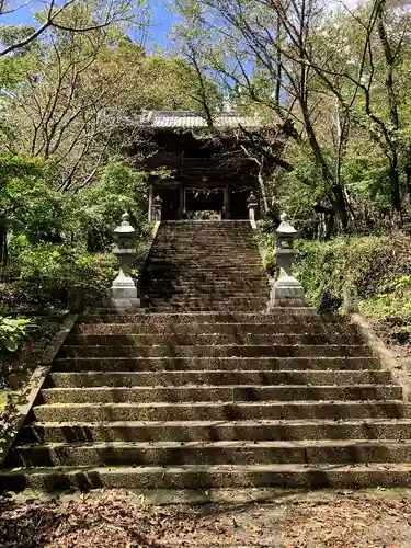 妻山神社の山門・神門