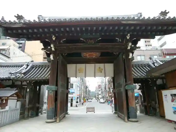 大阪天満宮の山門・神門