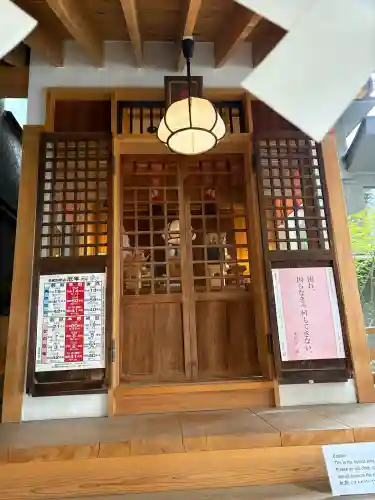 五十稲荷神社(栄寿稲荷神社)の{uncategorized: "未分類", other: "その他", undefined: "問題あり", building: "その他建物", grave: "お墓", sacred_gate: "鳥居", guardian: "狛犬", statue: "像", buddha: "仏像", history: "歴史", nature: "自然", garden: "庭園", animal: "動物", pagoda: "塔", temizu: "手水舎", mountain_gate: "山門・神門", sanctuary: "本殿・本堂", subordinate: "末社・摂社", art: "芸術", scenery: "景色", jizo: "地蔵", ema: "絵馬", goshuin: "御朱印", omikuji: "おみくじ", items: "授与品その他", amulet: "お守り", goshuincho: "御朱印帳", eats: "食事", festival: "お祭り", votive_dance: "神楽", shichigosan: "七五三参", wedding: "結婚式", experience: "体験その他", initially: "初詣", around: "周辺", anti_infection: "感染症対策"}