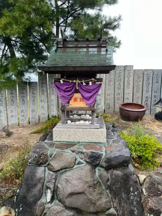 玉井宮東照宮の{uncategorized: "未分類", other: "その他", undefined: "問題あり", building: "その他建物", grave: "お墓", sacred_gate: "鳥居", guardian: "狛犬", statue: "像", buddha: "仏像", history: "歴史", nature: "自然", garden: "庭園", animal: "動物", pagoda: "塔", temizu: "手水舎", mountain_gate: "山門・神門", sanctuary: "本殿・本堂", subordinate: "末社・摂社", art: "芸術", scenery: "景色", jizo: "地蔵", ema: "絵馬", goshuin: "御朱印", omikuji: "おみくじ", items: "授与品その他", amulet: "お守り", goshuincho: "御朱印帳", eats: "食事", festival: "お祭り", votive_dance: "神楽", shichigosan: "七五三参", wedding: "結婚式", experience: "体験その他", initially: "初詣", around: "周辺", anti_infection: "感染症対策"}