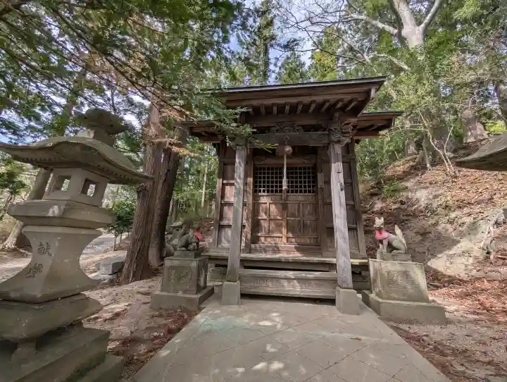 安達太良神社の{uncategorized: "未分類", other: "その他", undefined: "問題あり", building: "その他建物", grave: "お墓", sacred_gate: "鳥居", guardian: "狛犬", statue: "像", buddha: "仏像", history: "歴史", nature: "自然", garden: "庭園", animal: "動物", pagoda: "塔", temizu: "手水舎", mountain_gate: "山門・神門", sanctuary: "本殿・本堂", subordinate: "末社・摂社", art: "芸術", scenery: "景色", jizo: "地蔵", ema: "絵馬", goshuin: "御朱印", omikuji: "おみくじ", items: "授与品その他", amulet: "お守り", goshuincho: "御朱印帳", eats: "食事", festival: "お祭り", votive_dance: "神楽", shichigosan: "七五三参", wedding: "結婚式", experience: "体験その他", initially: "初詣", around: "周辺", anti_infection: "感染症対策"}
