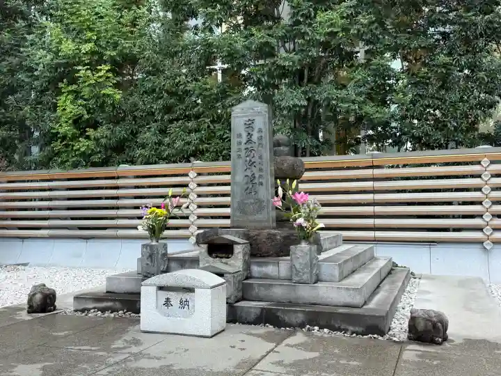 将門塚の{uncategorized: "未分類", other: "その他", undefined: "問題あり", building: "その他建物", grave: "お墓", sacred_gate: "鳥居", guardian: "狛犬", statue: "像", buddha: "仏像", history: "歴史", nature: "自然", garden: "庭園", animal: "動物", pagoda: "塔", temizu: "手水舎", mountain_gate: "山門・神門", sanctuary: "本殿・本堂", subordinate: "末社・摂社", art: "芸術", scenery: "景色", jizo: "地蔵", ema: "絵馬", goshuin: "御朱印", omikuji: "おみくじ", items: "授与品その他", amulet: "お守り", goshuincho: "御朱印帳", eats: "食事", festival: "お祭り", votive_dance: "神楽", shichigosan: "七五三参", wedding: "結婚式", experience: "体験その他", initially: "初詣", around: "周辺", anti_infection: "感染症対策"}