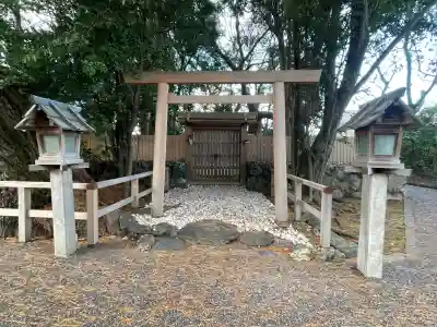 御食神社（豊受大神宮摂社）の{uncategorized: "未分類", other: "その他", undefined: "問題あり", building: "その他建物", grave: "お墓", sacred_gate: "鳥居", guardian: "狛犬", statue: "像", buddha: "仏像", history: "歴史", nature: "自然", garden: "庭園", animal: "動物", pagoda: "塔", temizu: "手水舎", mountain_gate: "山門・神門", sanctuary: "本殿・本堂", subordinate: "末社・摂社", art: "芸術", scenery: "景色", jizo: "地蔵", ema: "絵馬", goshuin: "御朱印", omikuji: "おみくじ", items: "授与品その他", amulet: "お守り", goshuincho: "御朱印帳", eats: "食事", festival: "お祭り", votive_dance: "神楽", shichigosan: "七五三参", wedding: "結婚式", experience: "体験その他", initially: "初詣", around: "周辺", anti_infection: "感染症対策"}