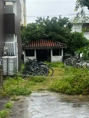 真泊嶽の{uncategorized: "未分類", other: "その他", undefined: "問題あり", building: "その他建物", grave: "お墓", sacred_gate: "鳥居", guardian: "狛犬", statue: "像", buddha: "仏像", history: "歴史", nature: "自然", garden: "庭園", animal: "動物", pagoda: "塔", temizu: "手水舎", mountain_gate: "山門・神門", sanctuary: "本殿・本堂", subordinate: "末社・摂社", art: "芸術", scenery: "景色", jizo: "地蔵", ema: "絵馬", goshuin: "御朱印", omikuji: "おみくじ", items: "授与品その他", amulet: "お守り", goshuincho: "御朱印帳", eats: "食事", festival: "お祭り", votive_dance: "神楽", shichigosan: "七五三参", wedding: "結婚式", experience: "体験その他", initially: "初詣", around: "周辺", anti_infection: "感染症対策"}