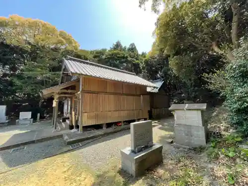 楯崎神社の本殿