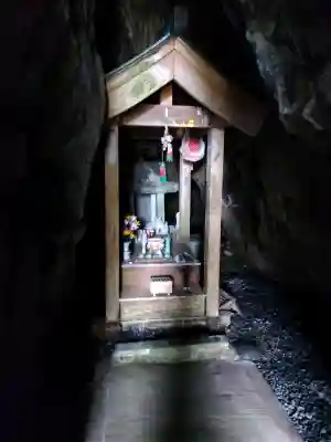 松島観音堂の{uncategorized: "未分類", other: "その他", undefined: "問題あり", building: "その他建物", grave: "お墓", sacred_gate: "鳥居", guardian: "狛犬", statue: "像", buddha: "仏像", history: "歴史", nature: "自然", garden: "庭園", animal: "動物", pagoda: "塔", temizu: "手水舎", mountain_gate: "山門・神門", sanctuary: "本殿・本堂", subordinate: "末社・摂社", art: "芸術", scenery: "景色", jizo: "地蔵", ema: "絵馬", goshuin: "御朱印", omikuji: "おみくじ", items: "授与品その他", amulet: "お守り", goshuincho: "御朱印帳", eats: "食事", festival: "お祭り", votive_dance: "神楽", shichigosan: "七五三参", wedding: "結婚式", experience: "体験その他", initially: "初詣", around: "周辺", anti_infection: "感染症対策"}