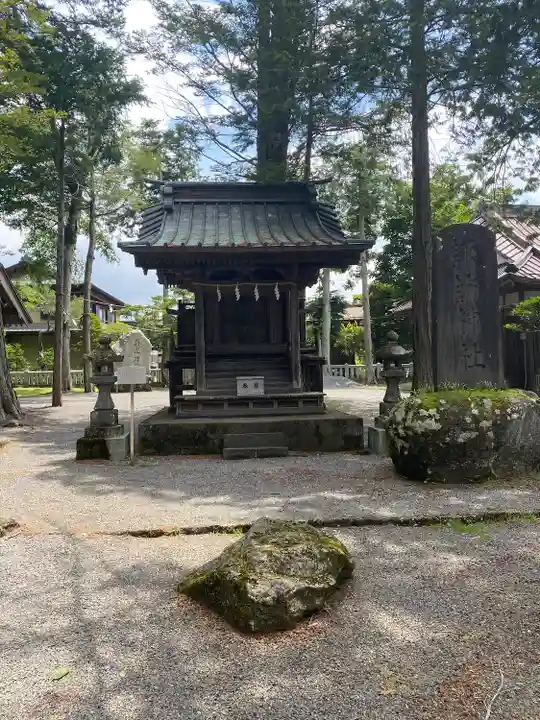 淺間神社(忍野八海)の末社・摂社