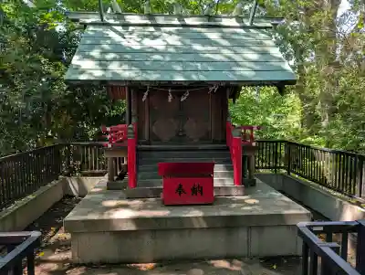 新田稲荷神社の{uncategorized: "未分類", other: "その他", undefined: "問題あり", building: "その他建物", grave: "お墓", sacred_gate: "鳥居", guardian: "狛犬", statue: "像", buddha: "仏像", history: "歴史", nature: "自然", garden: "庭園", animal: "動物", pagoda: "塔", temizu: "手水舎", mountain_gate: "山門・神門", sanctuary: "本殿・本堂", subordinate: "末社・摂社", art: "芸術", scenery: "景色", jizo: "地蔵", ema: "絵馬", goshuin: "御朱印", omikuji: "おみくじ", items: "授与品その他", amulet: "お守り", goshuincho: "御朱印帳", eats: "食事", festival: "お祭り", votive_dance: "神楽", shichigosan: "七五三参", wedding: "結婚式", experience: "体験その他", initially: "初詣", around: "周辺", anti_infection: "感染症対策"}