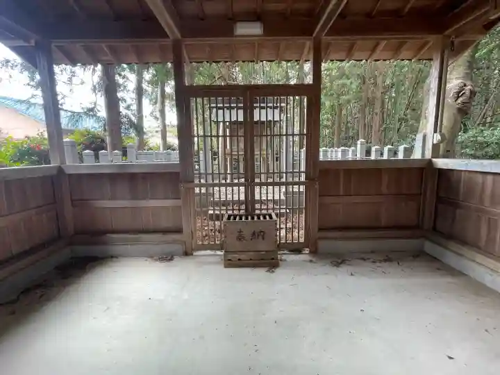 清水神社の{uncategorized: "未分類", other: "その他", undefined: "問題あり", building: "その他建物", grave: "お墓", sacred_gate: "鳥居", guardian: "狛犬", statue: "像", buddha: "仏像", history: "歴史", nature: "自然", garden: "庭園", animal: "動物", pagoda: "塔", temizu: "手水舎", mountain_gate: "山門・神門", sanctuary: "本殿・本堂", subordinate: "末社・摂社", art: "芸術", scenery: "景色", jizo: "地蔵", ema: "絵馬", goshuin: "御朱印", omikuji: "おみくじ", items: "授与品その他", amulet: "お守り", goshuincho: "御朱印帳", eats: "食事", festival: "お祭り", votive_dance: "神楽", shichigosan: "七五三参", wedding: "結婚式", experience: "体験その他", initially: "初詣", around: "周辺", anti_infection: "感染症対策"}