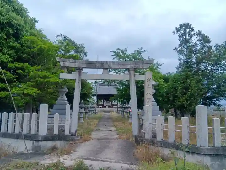 八幡神社の{uncategorized: "未分類", other: "その他", undefined: "問題あり", building: "その他建物", grave: "お墓", sacred_gate: "鳥居", guardian: "狛犬", statue: "像", buddha: "仏像", history: "歴史", nature: "自然", garden: "庭園", animal: "動物", pagoda: "塔", temizu: "手水舎", mountain_gate: "山門・神門", sanctuary: "本殿・本堂", subordinate: "末社・摂社", art: "芸術", scenery: "景色", jizo: "地蔵", ema: "絵馬", goshuin: "御朱印", omikuji: "おみくじ", items: "授与品その他", amulet: "お守り", goshuincho: "御朱印帳", eats: "食事", festival: "お祭り", votive_dance: "神楽", shichigosan: "七五三参", wedding: "結婚式", experience: "体験その他", initially: "初詣", around: "周辺", anti_infection: "感染症対策"}