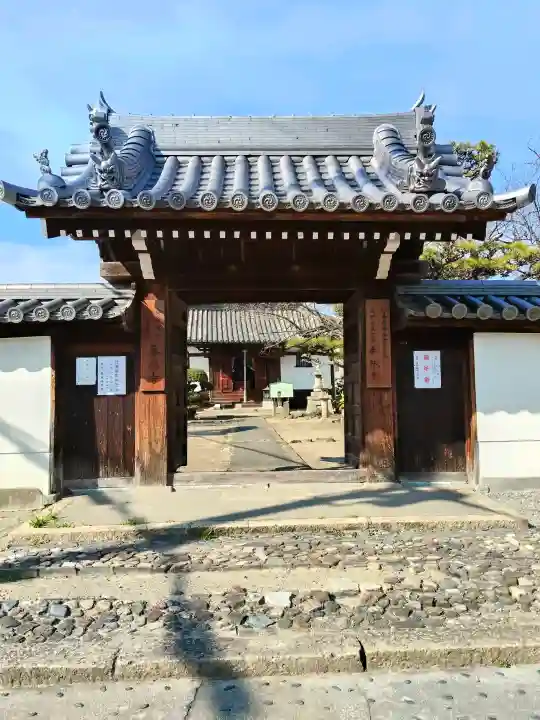 華林寺の{uncategorized: "未分類", other: "その他", undefined: "問題あり", building: "その他建物", grave: "お墓", sacred_gate: "鳥居", guardian: "狛犬", statue: "像", buddha: "仏像", history: "歴史", nature: "自然", garden: "庭園", animal: "動物", pagoda: "塔", temizu: "手水舎", mountain_gate: "山門・神門", sanctuary: "本殿・本堂", subordinate: "末社・摂社", art: "芸術", scenery: "景色", jizo: "地蔵", ema: "絵馬", goshuin: "御朱印", omikuji: "おみくじ", items: "授与品その他", amulet: "お守り", goshuincho: "御朱印帳", eats: "食事", festival: "お祭り", votive_dance: "神楽", shichigosan: "七五三参", wedding: "結婚式", experience: "体験その他", initially: "初詣", around: "周辺", anti_infection: "感染症対策"}