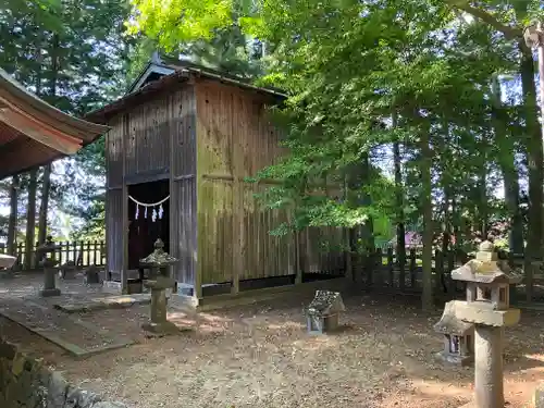 乙事諏訪神社の本殿