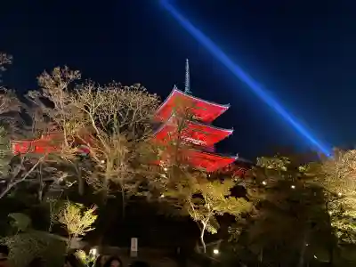 清水寺の{uncategorized: "未分類", other: "その他", undefined: "問題あり", building: "その他建物", grave: "お墓", sacred_gate: "鳥居", guardian: "狛犬", statue: "像", buddha: "仏像", history: "歴史", nature: "自然", garden: "庭園", animal: "動物", pagoda: "塔", temizu: "手水舎", mountain_gate: "山門・神門", sanctuary: "本殿・本堂", subordinate: "末社・摂社", art: "芸術", scenery: "景色", jizo: "地蔵", ema: "絵馬", goshuin: "御朱印", omikuji: "おみくじ", items: "授与品その他", amulet: "お守り", goshuincho: "御朱印帳", eats: "食事", festival: "お祭り", votive_dance: "神楽", shichigosan: "七五三参", wedding: "結婚式", experience: "体験その他", initially: "初詣", around: "周辺", anti_infection: "感染症対策"}