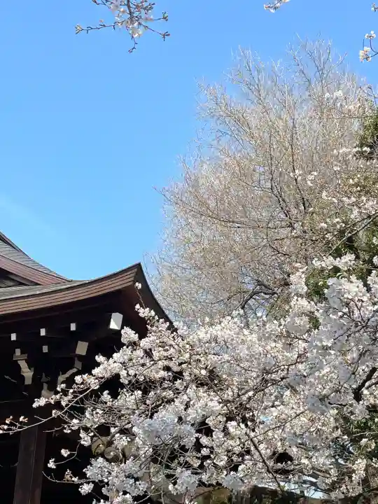 靖國神社の{uncategorized: "未分類", other: "その他", undefined: "問題あり", building: "その他建物", grave: "お墓", sacred_gate: "鳥居", guardian: "狛犬", statue: "像", buddha: "仏像", history: "歴史", nature: "自然", garden: "庭園", animal: "動物", pagoda: "塔", temizu: "手水舎", mountain_gate: "山門・神門", sanctuary: "本殿・本堂", subordinate: "末社・摂社", art: "芸術", scenery: "景色", jizo: "地蔵", ema: "絵馬", goshuin: "御朱印", omikuji: "おみくじ", items: "授与品その他", amulet: "お守り", goshuincho: "御朱印帳", eats: "食事", festival: "お祭り", votive_dance: "神楽", shichigosan: "七五三参", wedding: "結婚式", experience: "体験その他", initially: "初詣", around: "周辺", anti_infection: "感染症対策"}