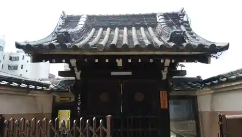 寶樹寺の山門