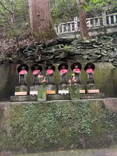 賢見神社の{uncategorized: "未分類", other: "その他", undefined: "問題あり", building: "その他建物", grave: "お墓", sacred_gate: "鳥居", guardian: "狛犬", statue: "像", buddha: "仏像", history: "歴史", nature: "自然", garden: "庭園", animal: "動物", pagoda: "塔", temizu: "手水舎", mountain_gate: "山門・神門", sanctuary: "本殿・本堂", subordinate: "末社・摂社", art: "芸術", scenery: "景色", jizo: "地蔵", ema: "絵馬", goshuin: "御朱印", omikuji: "おみくじ", items: "授与品その他", amulet: "お守り", goshuincho: "御朱印帳", eats: "食事", festival: "お祭り", votive_dance: "神楽", shichigosan: "七五三参", wedding: "結婚式", experience: "体験その他", initially: "初詣", around: "周辺", anti_infection: "感染症対策"}