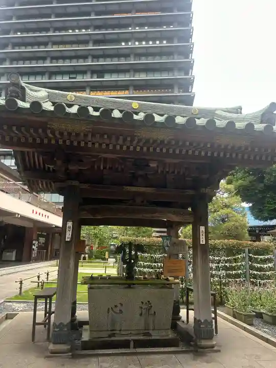 豊川稲荷東京別院の{uncategorized: "未分類", other: "その他", undefined: "問題あり", building: "その他建物", grave: "お墓", sacred_gate: "鳥居", guardian: "狛犬", statue: "像", buddha: "仏像", history: "歴史", nature: "自然", garden: "庭園", animal: "動物", pagoda: "塔", temizu: "手水舎", mountain_gate: "山門・神門", sanctuary: "本殿・本堂", subordinate: "末社・摂社", art: "芸術", scenery: "景色", jizo: "地蔵", ema: "絵馬", goshuin: "御朱印", omikuji: "おみくじ", items: "授与品その他", amulet: "お守り", goshuincho: "御朱印帳", eats: "食事", festival: "お祭り", votive_dance: "神楽", shichigosan: "七五三参", wedding: "結婚式", experience: "体験その他", initially: "初詣", around: "周辺", anti_infection: "感染症対策"}