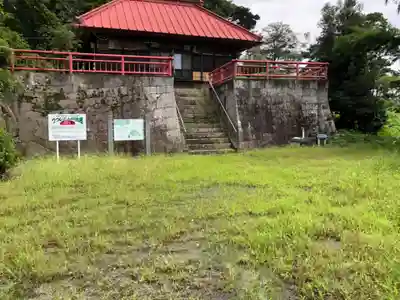 山梨岡神社の本殿・本堂