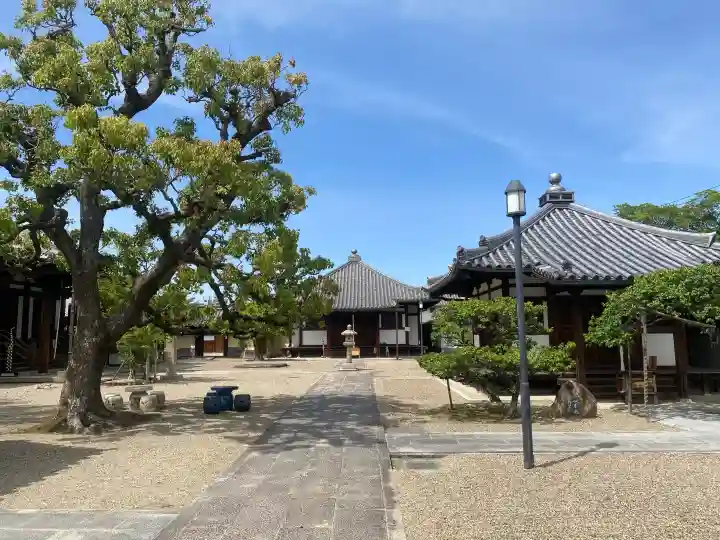 道明寺の{uncategorized: "未分類", other: "その他", undefined: "問題あり", building: "その他建物", grave: "お墓", sacred_gate: "鳥居", guardian: "狛犬", statue: "像", buddha: "仏像", history: "歴史", nature: "自然", garden: "庭園", animal: "動物", pagoda: "塔", temizu: "手水舎", mountain_gate: "山門・神門", sanctuary: "本殿・本堂", subordinate: "末社・摂社", art: "芸術", scenery: "景色", jizo: "地蔵", ema: "絵馬", goshuin: "御朱印", omikuji: "おみくじ", items: "授与品その他", amulet: "お守り", goshuincho: "御朱印帳", eats: "食事", festival: "お祭り", votive_dance: "神楽", shichigosan: "七五三参", wedding: "結婚式", experience: "体験その他", initially: "初詣", around: "周辺", anti_infection: "感染症対策"}