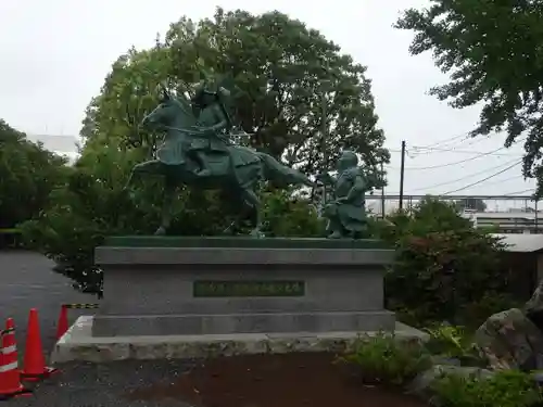 白旗神社の像