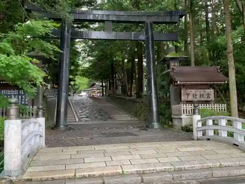 諏訪大社下社秋宮の鳥居