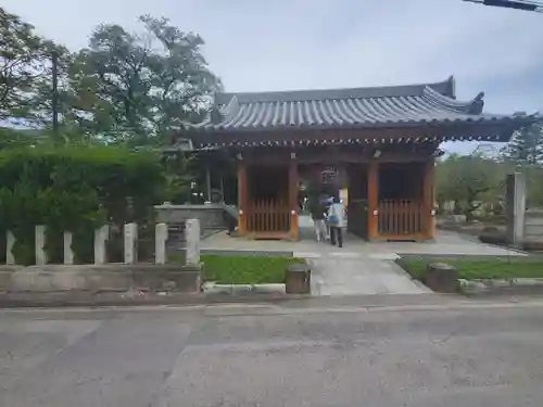 日限地蔵尊 観音院の山門