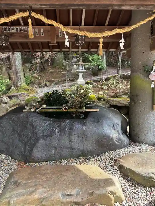 日枝神社の{uncategorized: "未分類", other: "その他", undefined: "問題あり", building: "その他建物", grave: "お墓", sacred_gate: "鳥居", guardian: "狛犬", statue: "像", buddha: "仏像", history: "歴史", nature: "自然", garden: "庭園", animal: "動物", pagoda: "塔", temizu: "手水舎", mountain_gate: "山門・神門", sanctuary: "本殿・本堂", subordinate: "末社・摂社", art: "芸術", scenery: "景色", jizo: "地蔵", ema: "絵馬", goshuin: "御朱印", omikuji: "おみくじ", items: "授与品その他", amulet: "お守り", goshuincho: "御朱印帳", eats: "食事", festival: "お祭り", votive_dance: "神楽", shichigosan: "七五三参", wedding: "結婚式", experience: "体験その他", initially: "初詣", around: "周辺", anti_infection: "感染症対策"}