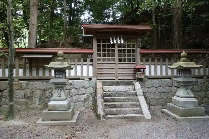 敢國神社の末社・摂社