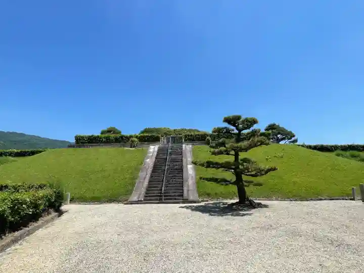 崇神天皇 山邊道勾岡上陵(奈良県)