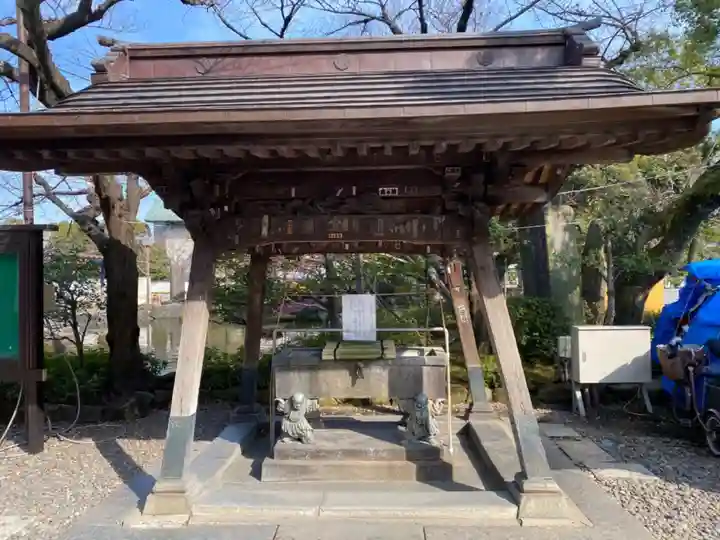 西新井大師総持寺の手水舎