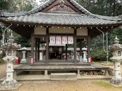 菌神社の{uncategorized: "未分類", other: "その他", undefined: "問題あり", building: "その他建物", grave: "お墓", sacred_gate: "鳥居", guardian: "狛犬", statue: "像", buddha: "仏像", history: "歴史", nature: "自然", garden: "庭園", animal: "動物", pagoda: "塔", temizu: "手水舎", mountain_gate: "山門・神門", sanctuary: "本殿・本堂", subordinate: "末社・摂社", art: "芸術", scenery: "景色", jizo: "地蔵", ema: "絵馬", goshuin: "御朱印", omikuji: "おみくじ", items: "授与品その他", amulet: "お守り", goshuincho: "御朱印帳", eats: "食事", festival: "お祭り", votive_dance: "神楽", shichigosan: "七五三参", wedding: "結婚式", experience: "体験その他", initially: "初詣", around: "周辺", anti_infection: "感染症対策"}