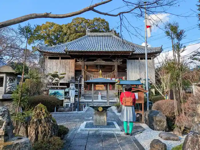 石薬師寺の本殿