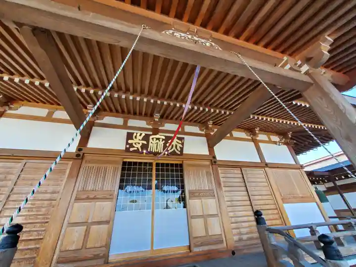 赤麻寺の本殿・本堂