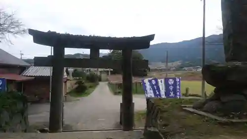 糸島市宇美八幡宮の鳥居