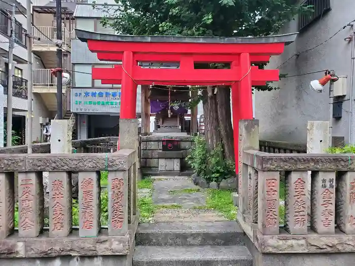 二ツ谷稲荷神社の鳥居