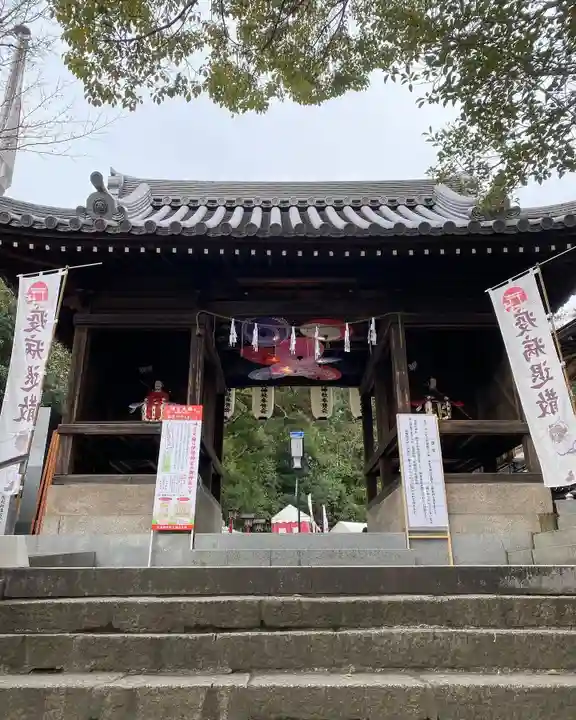 艮神社の山門・神門