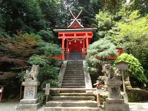 夜支布山口神社の本殿