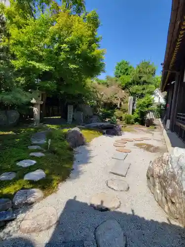 妙行寺の庭園